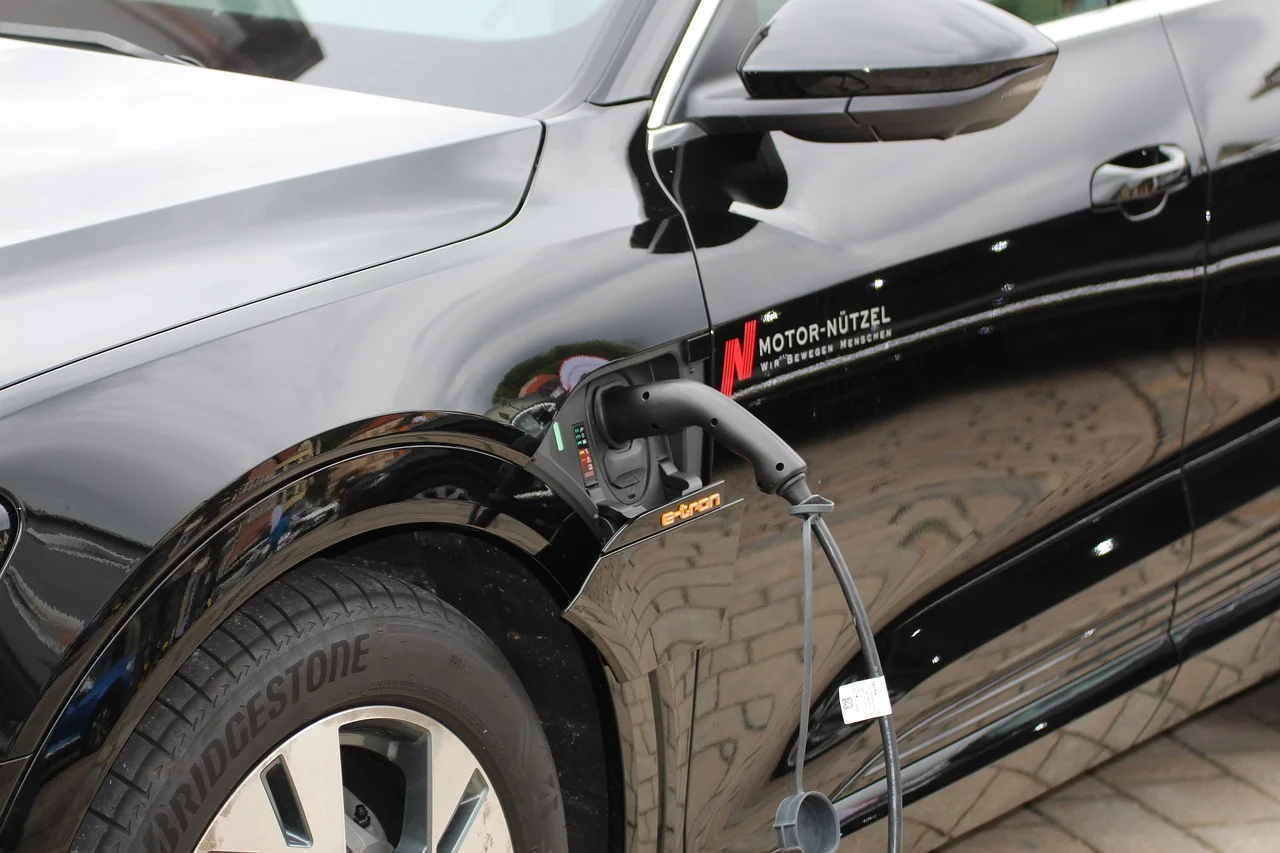 Voitures électriques : tout savoir sur la recharge à domicile